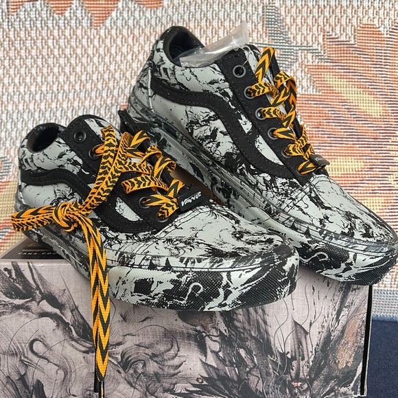 Vans WMNS Old Skool
Year Of The Tiger Black/Gray 
VN0A3WKTN42
Sneakers - Picture 5 of 16